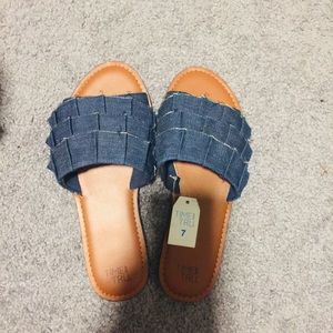 Ruffle denim sandals NWT
